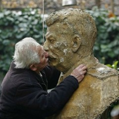 Култът към Личността в 21 Век